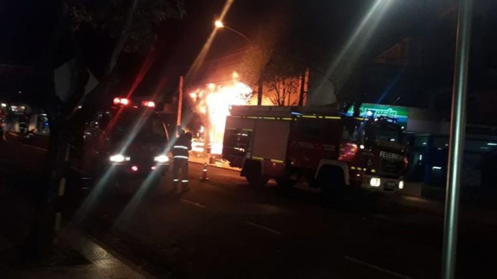 Anoche se incendió un local comercial de Puerto Rico. Las llamas arrasaron con los electrodomésticos y la mercadería en general.