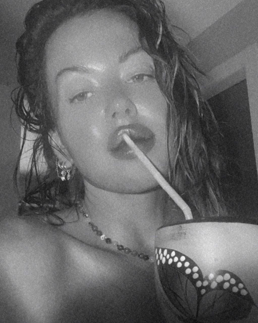 Karina Jelinek se desnudó en Instagram y reflexionó sobre un mal momento que está viviendo
