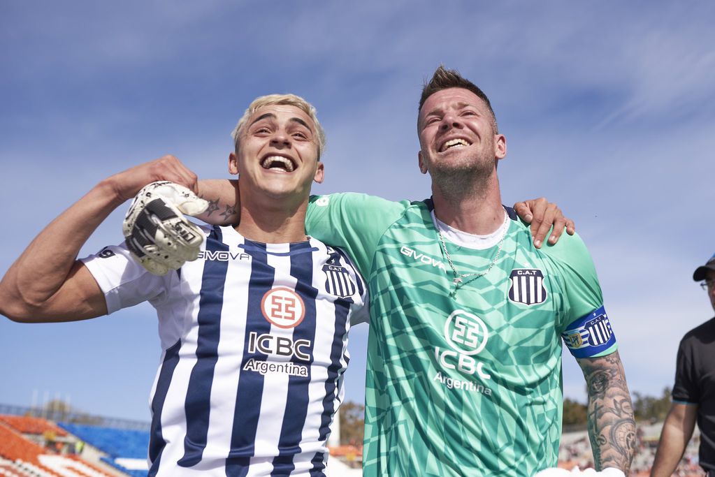 Sosa y Herrera celebran la clasificación de Talleres a los cuartos de final de la Copa Argentina. (Prensa Talleres)
