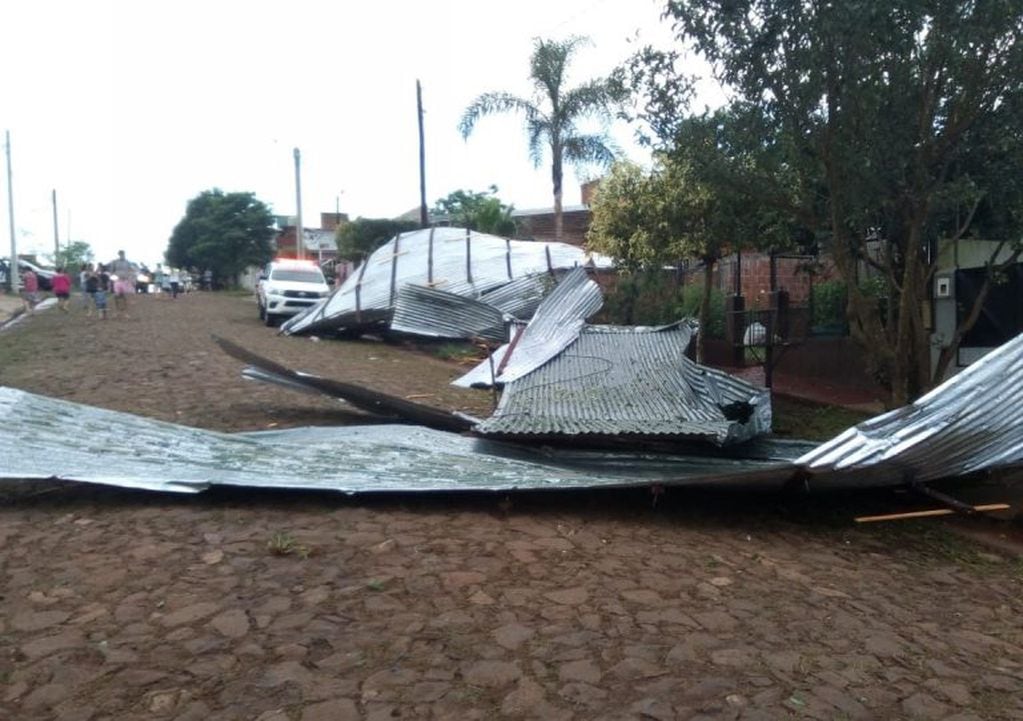 Voladura de techos en San Vicente. (Misiones Online)