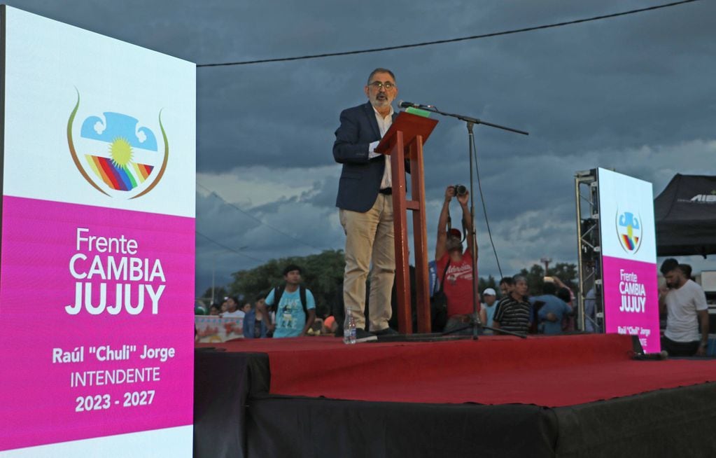 "Hoy estamos de pie trabajando con propuestas concretas, por eso vamos a convocar a todos aquellos que puedan ayudarnos a gobernar mejor", dijo Raúl Jorge en el lanzamiento de su candidatura por el frente Cambia Jujuy.