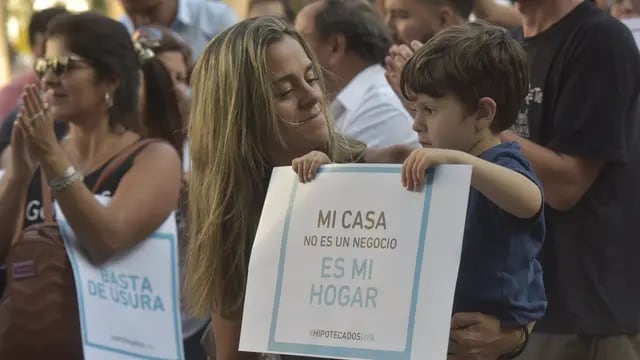 Córdoba. Tomadores de créditos hipotecarios UVA en contra de las medidas anunciadas por el Gobierno de Fernández (Javier Ferreyra/La Voz).