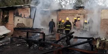 Trágico incendio de una vivienda en El Alcázar