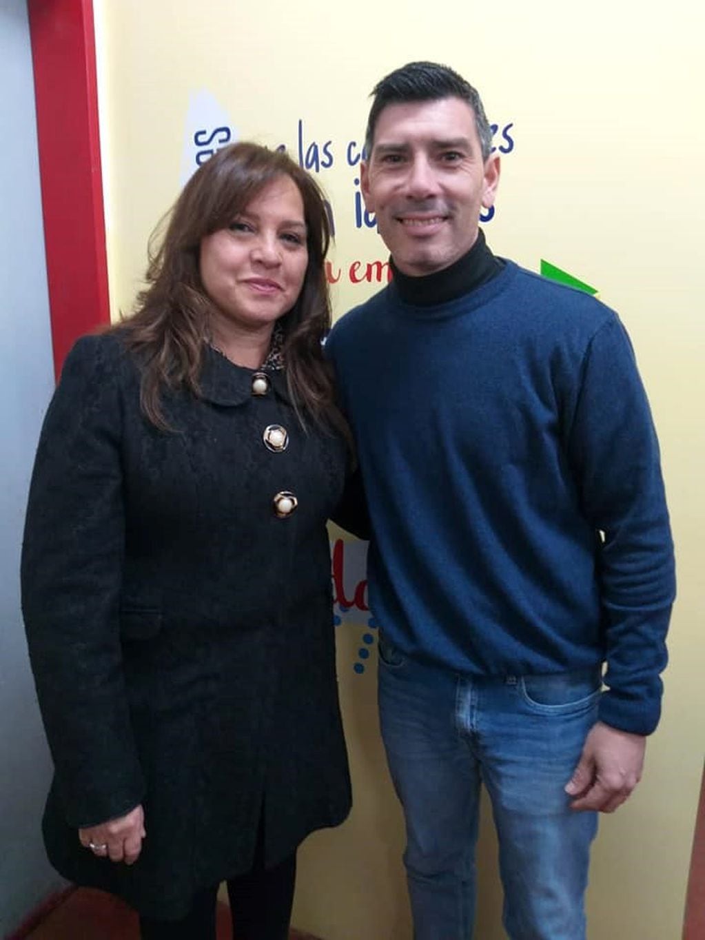 Claudia Gaitan junto al director Carlos Goncebat