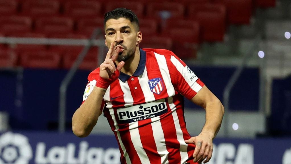 Luis Suárez, de 35 años, espera por alguna oferta de un club importante de Europa antes de darle el sí a River.
