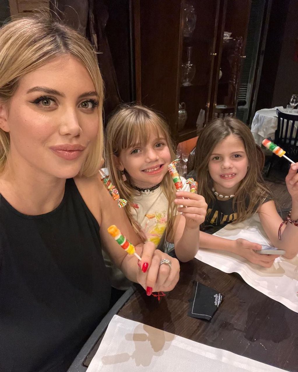 Wanda Nara y sus dos hijas, Francesca e Isabella.