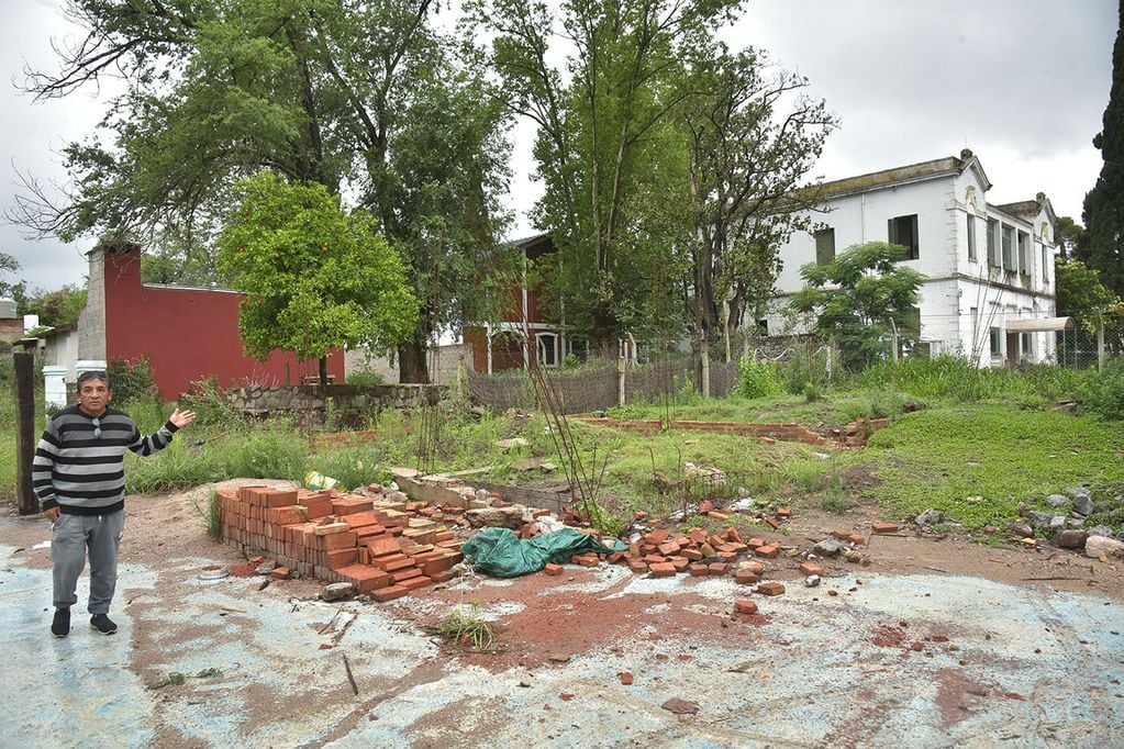 Vecinos de Villa Rivera Indarte, Córdoba, reclaman porque ser estafados por la venta de terrenos. (Ramiro Pereyra / La Voz)