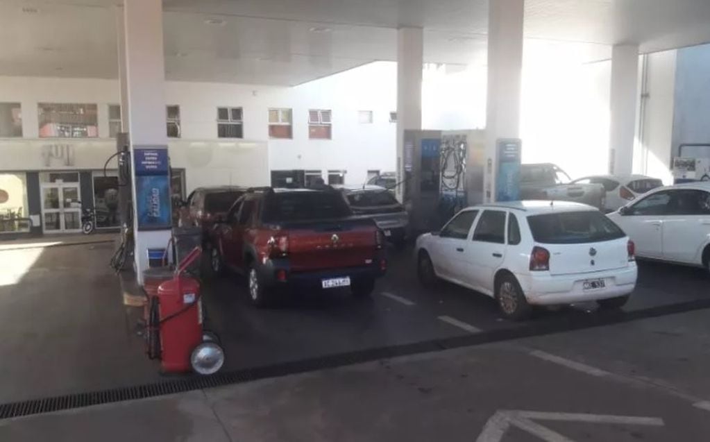 Se agudiza la situación del faltante de combustible en Eldorado.