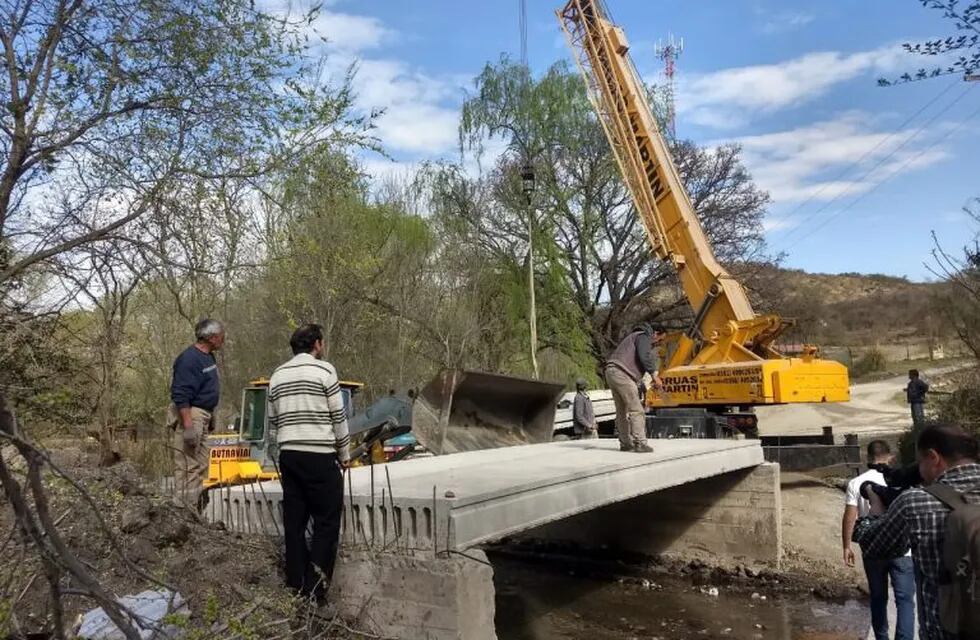Alta Gracia: continúa la obra del nuevo puente sobre el arroyo Los Paredones