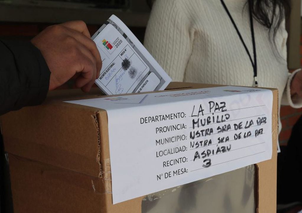 Simulacro de votación con medidas de bioseguridad. Foto: EFE/ Martín Alipaz.