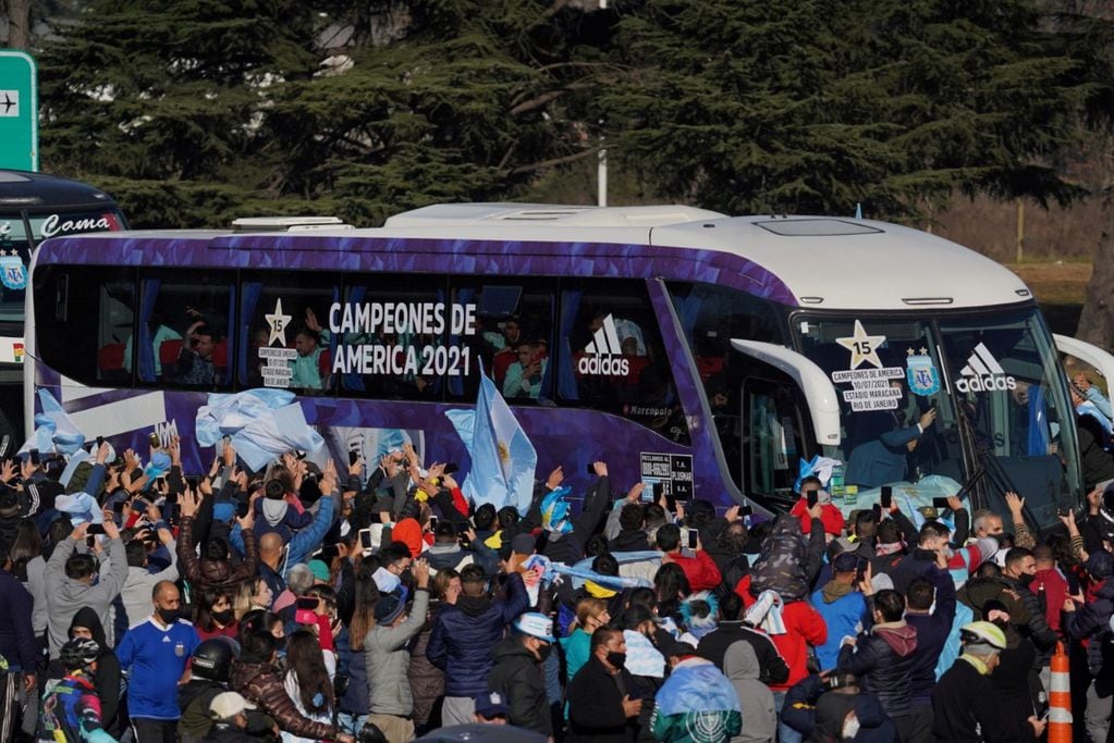La Selección Argentina llegó a Ezeiza.