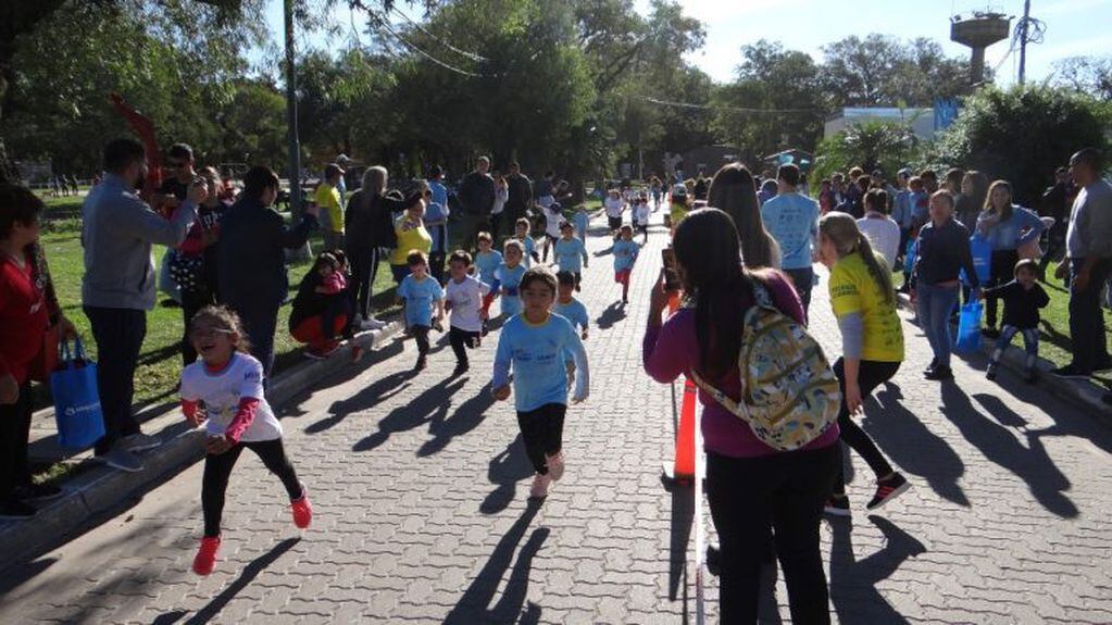 Personas movilizadas por el propósito benéfico de la maratón (Diario Chaco).