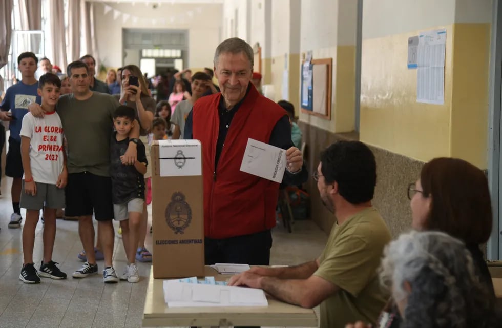 Córdoba. Votó Schiaretti pasado el mediodía (Ramiro Pereyra/La Voz).