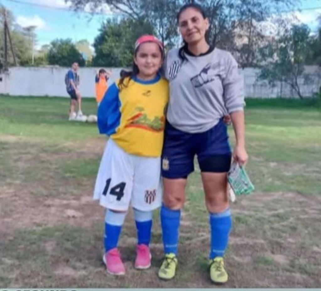 Susana junto a su hija de 11 años, que es defensora.