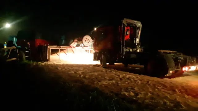 Fallecieron dos camioneros por un choque múltiple entre Serodino y Totoras