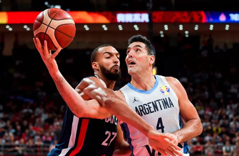 TOPSHOT - France's Rudy Gobert (L) fights for the ball with Argentina's Luis Scola during the Basketball World Cup semi-final game between Argentina and France in Beijing on September 13, 2019. (Photo by Greg Baker / AFP)