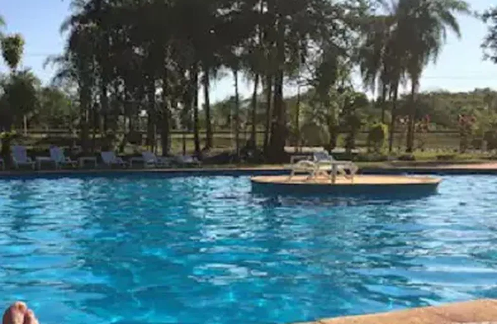 Trágico final en hotel de Puerto Iguazú: un niño se ahogó en una de las piletas.