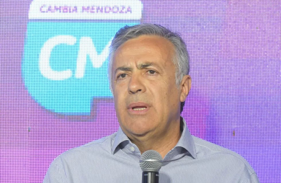 Alfredo Cornejo en el búnker de Cambia Mendoza.