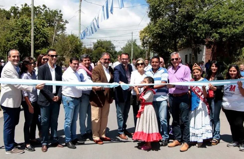 Corte de cintas de las obras inauguradas en Huaico Chico