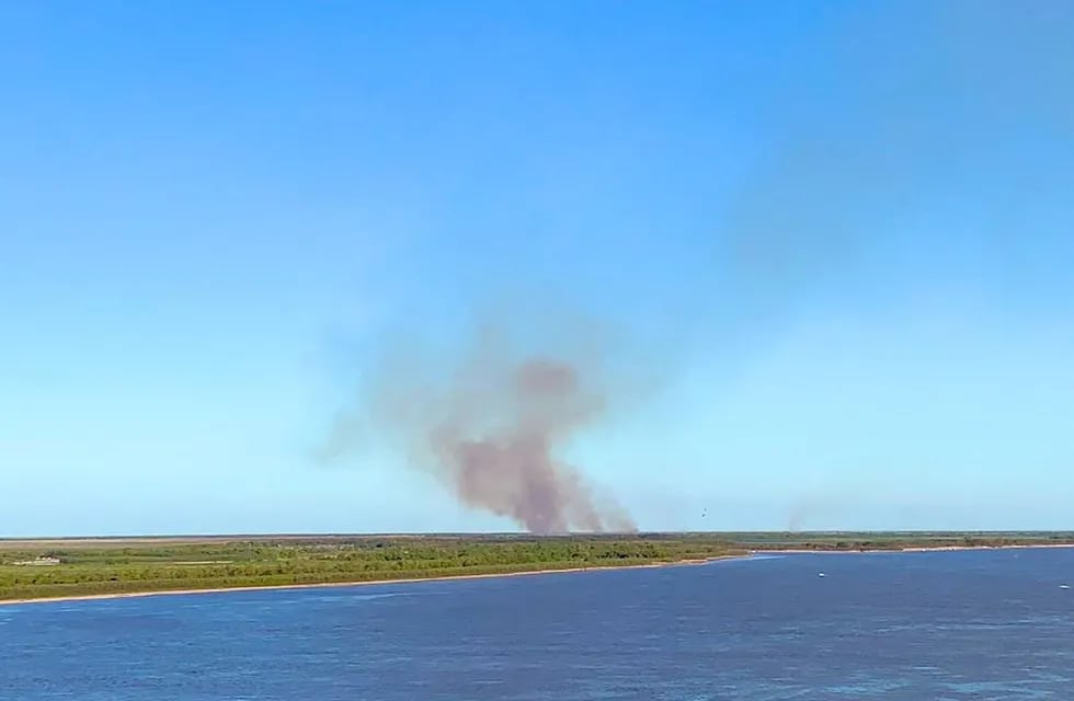 La huella del fuego en el Delta pudo verse con claridad desde los edificios de la costanera central.