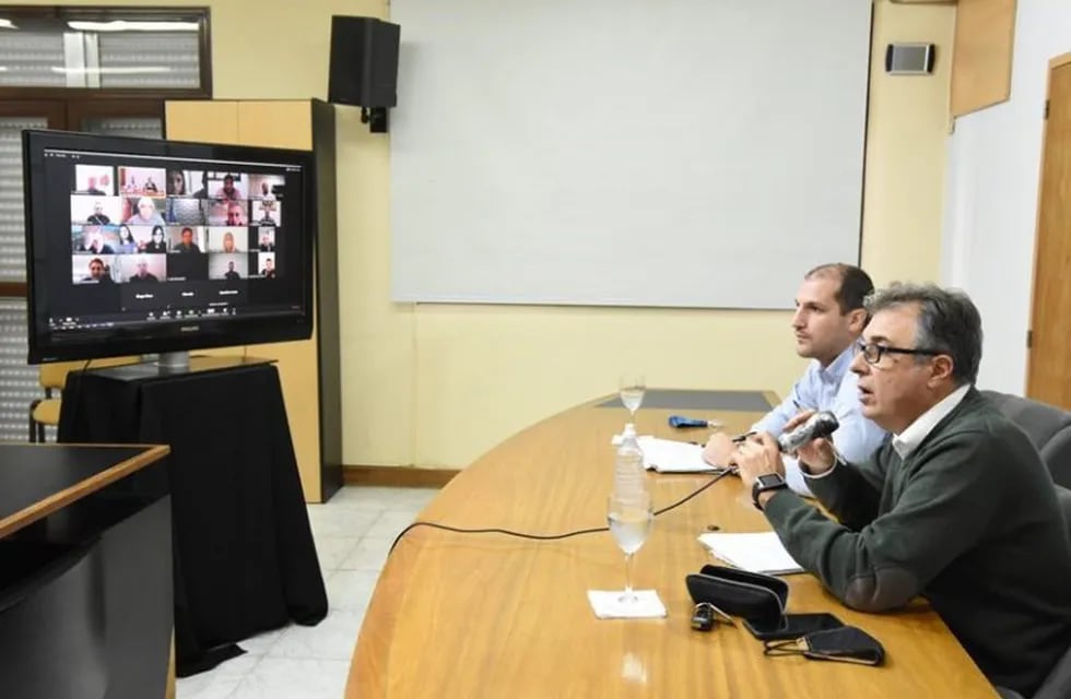 Videoconferencia de Luis Castellano e Ignacio Podio con los clubes de la ciudad