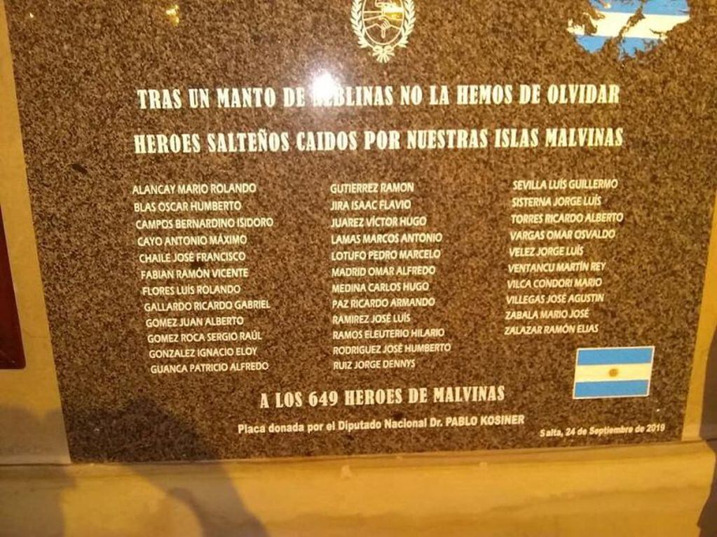 Placa en conmemoración a los caídos de Malvinas salteños