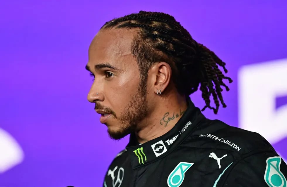 Lewis Hamilton confirmó que correrá este año con Mercedes y no piensa en retirarse.