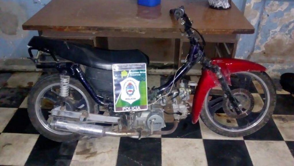 Detenido en Tres Arroyos por circular en una moto robada (prensa policia)