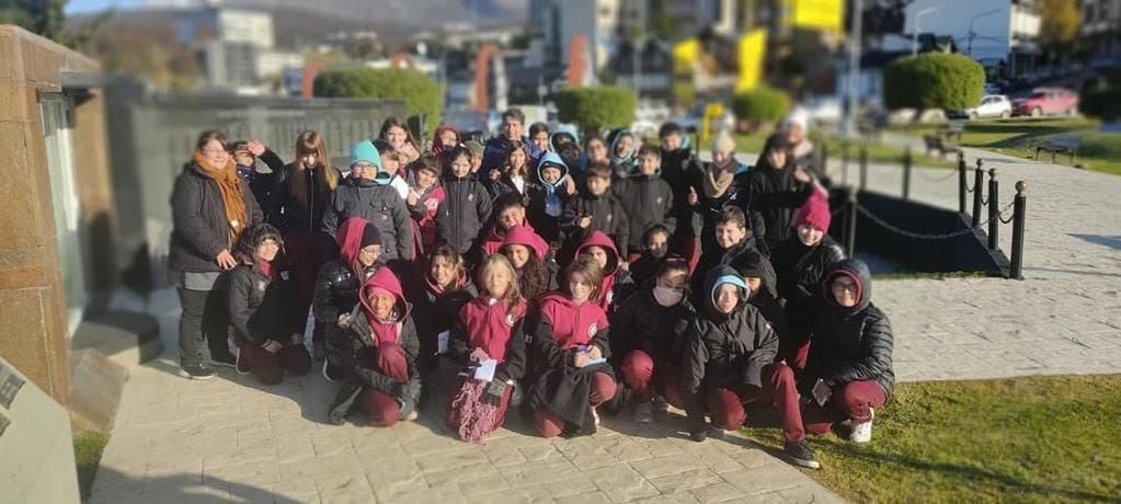 Ushuaia: Secretario de Asuntos de Malvinas recibió a los alumnos del E.M.E.I