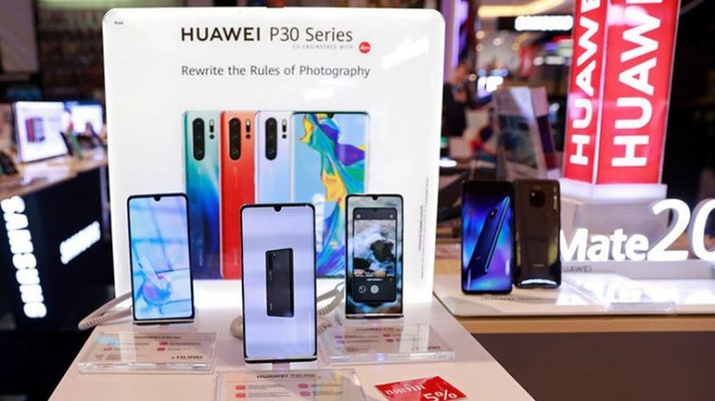 Por segundo año consecutivo, Huawei se llevó el premio al mejor smartphone por el modelo P30.