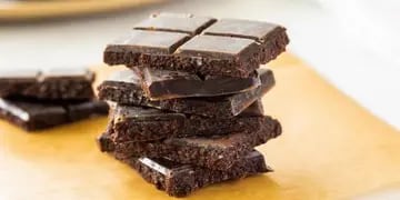 Cómo hacer chocolate casero vegano y sin azúcar para no romper la dieta