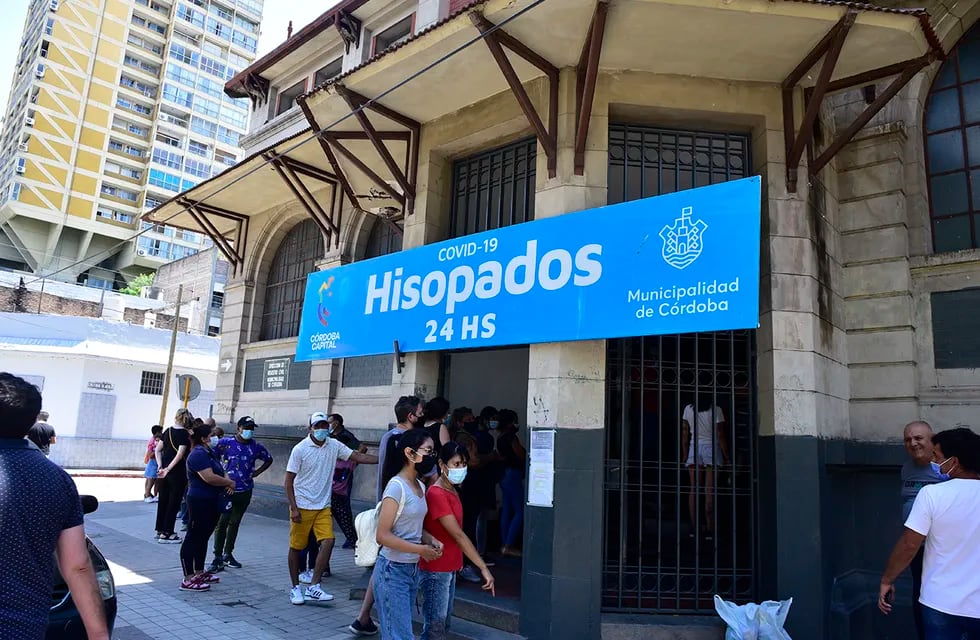 Centro de hisopados y testeos en el ex Registro Civil.