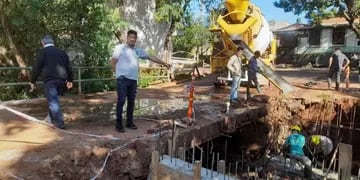 Continúan las obras viales en varias calles de Puerto Iguazú