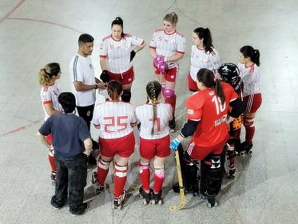 El Hockey sobre patines femenino de Huracán venció a Colegiales y es puntero de la Liga de la Costa