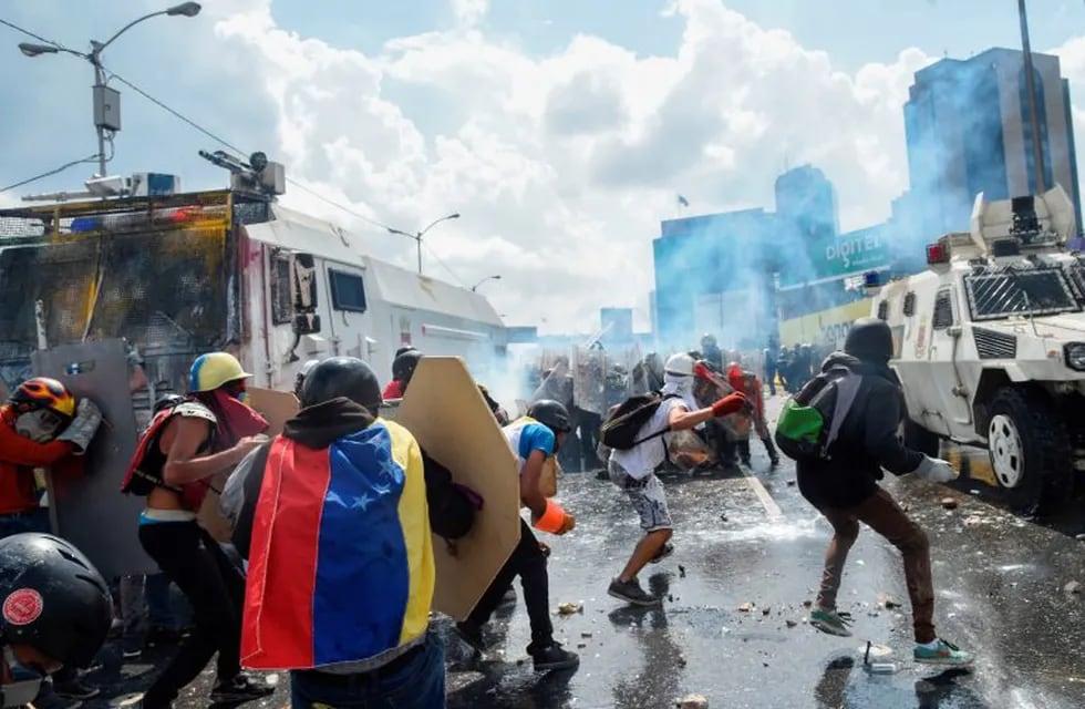 Demonstrators clash with riot police during a protest against President Nicolas Maduro in Caracas, on May 10, 2017.nClashes between protesters and riot cops have left 36 people dead and hundreds injured since the unrest erupted on April 1, according to authorities. Venezuelan protesters hit the streets on Wednesday armed with 