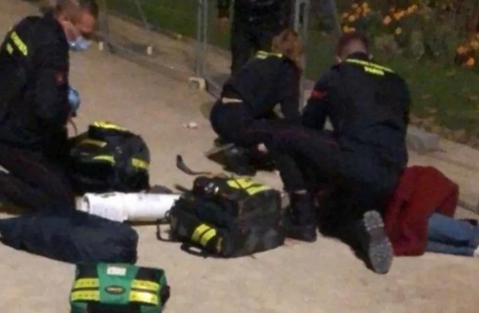 Francia: apuñalaron a dos mujeres musulmanas frente a la Torre Eiffel