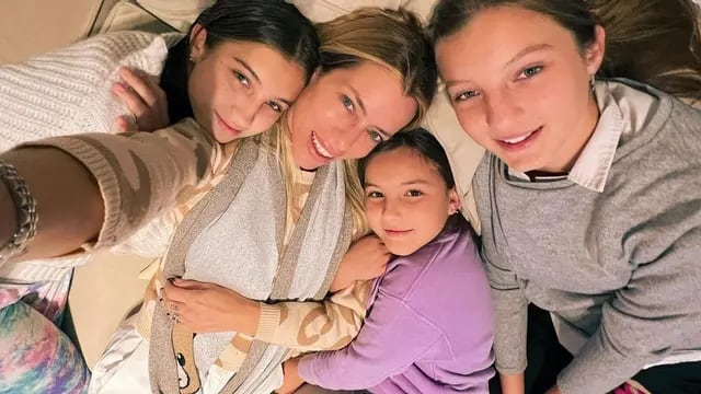 Nicole Neumann junto a sus hijas luego del nacimiento de Luca Cubero.