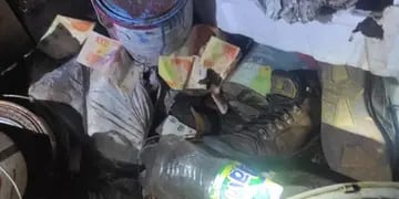 Recuperan más de 50 mil pesos oculto entre la basura de un galpón abandonado en El Soberbio