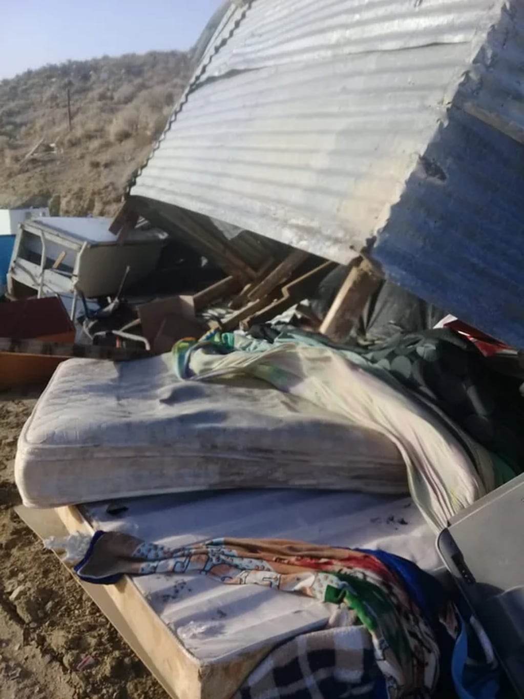 Los fuertes vientos en Chubut destrozaron una casa.