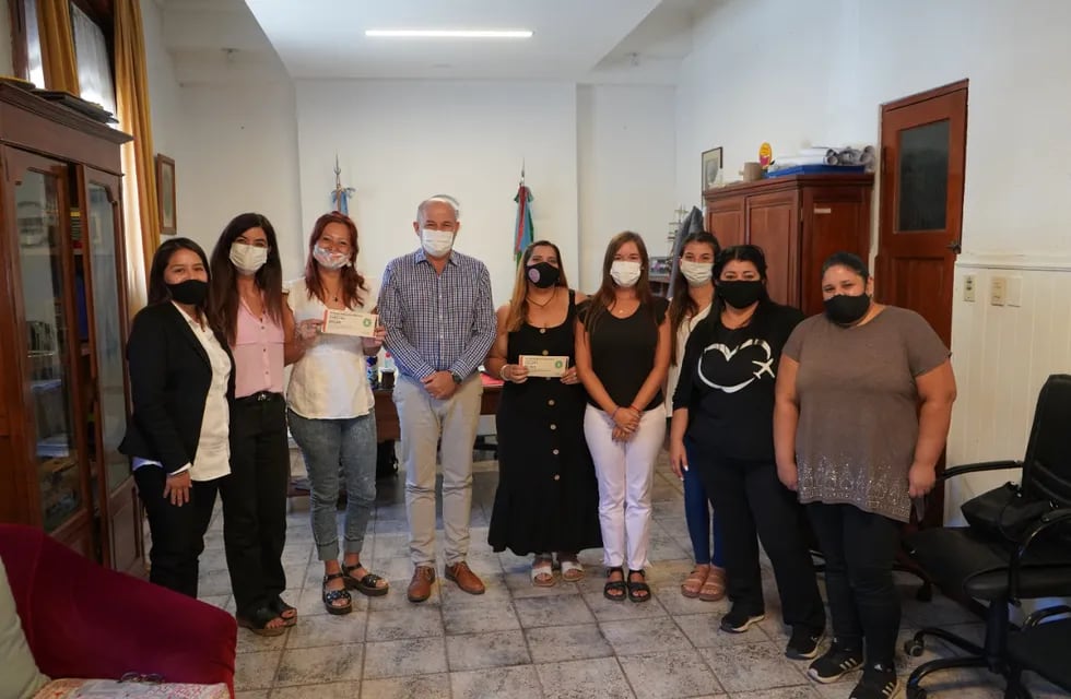 Siete emprendedoras rosaleñas recibieron ayuda económica a través del Programa Empleo Independiente.