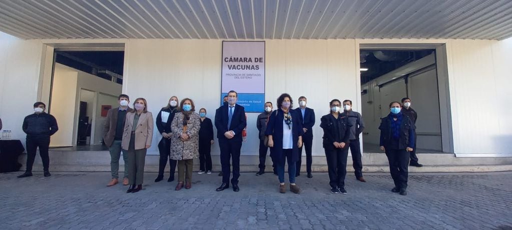 Zamora y Vizzotti inauguraron el Centro Provincial de Almacenamiento de Vacunas.