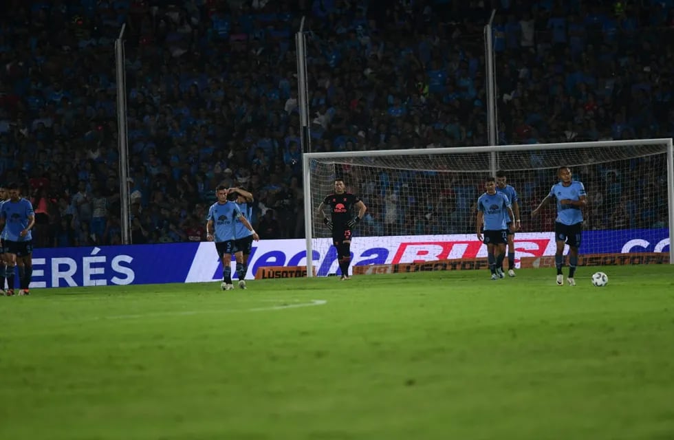 Belgrano empezó perdiendo en Alberdi, por gol de un cordobés que juega en Defensa.