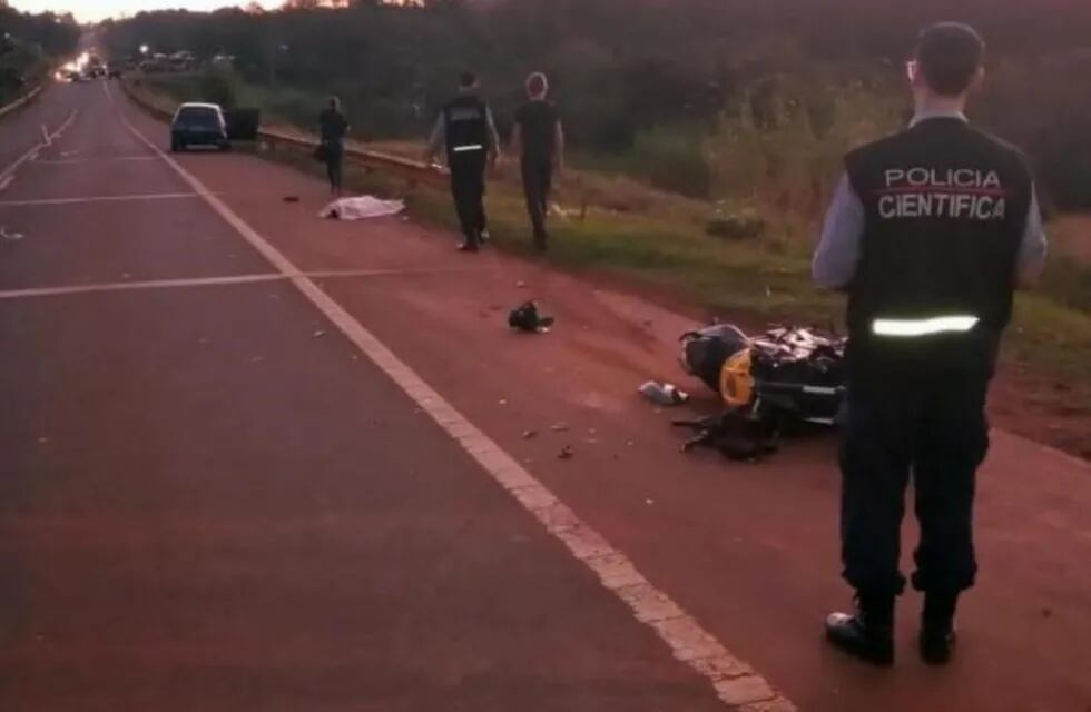 Guaraní: iba a bordo de una motocicleta y murió tras ser embestido por un auto