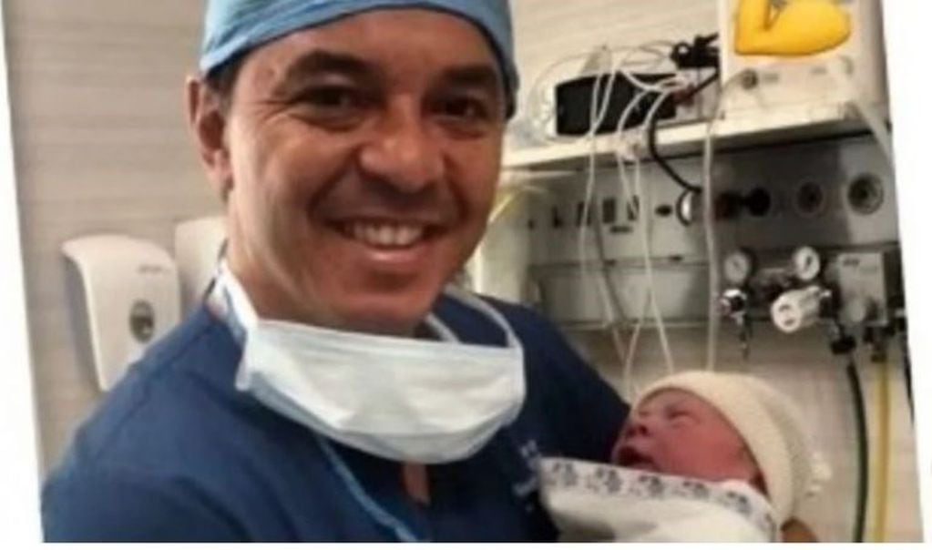 Marcelo Gallardo y su cuarto hijo, Benjamín. (Web)