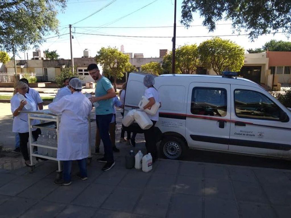Elaboraron alcohol en gel en Arroyito, entre la Municipalidad y el Ipetaym 68