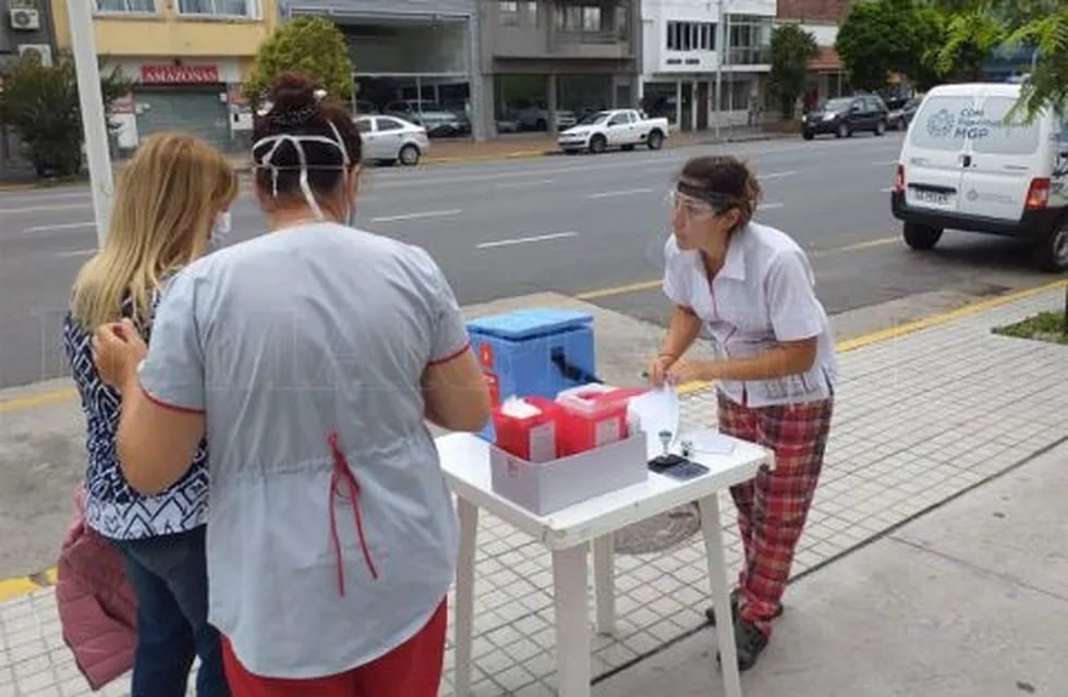 Comenzaron a vacunar a los mayores de 65 años de Mar del Plata (Foto: El Marplatense)