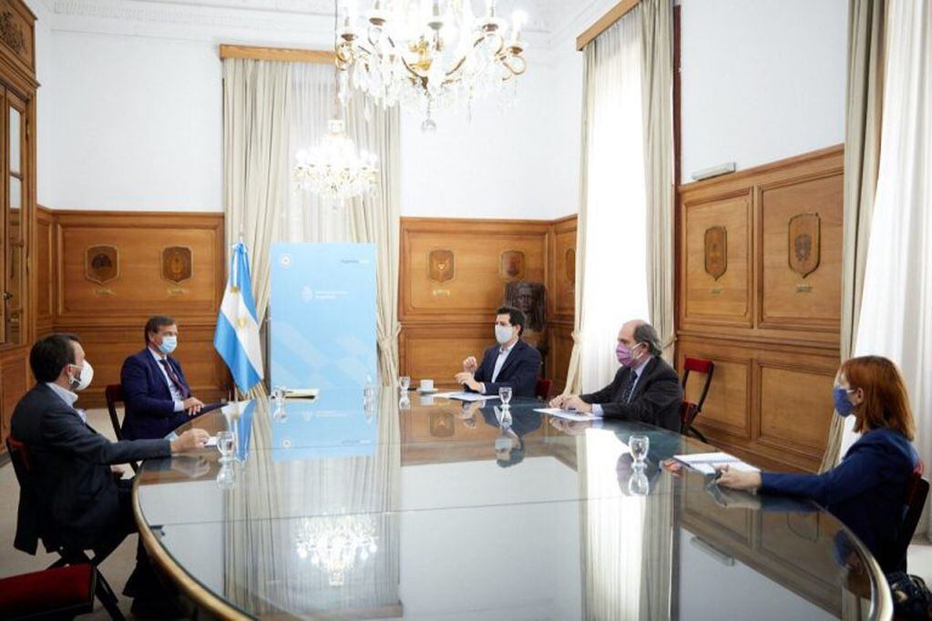 Suarez con el ministro del interior, Wado de Pedro en Buenos Aires.