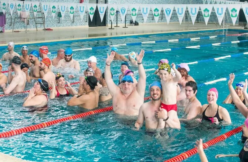 Ushuaia: realizaron prueba inclusiva de posta americana de natación