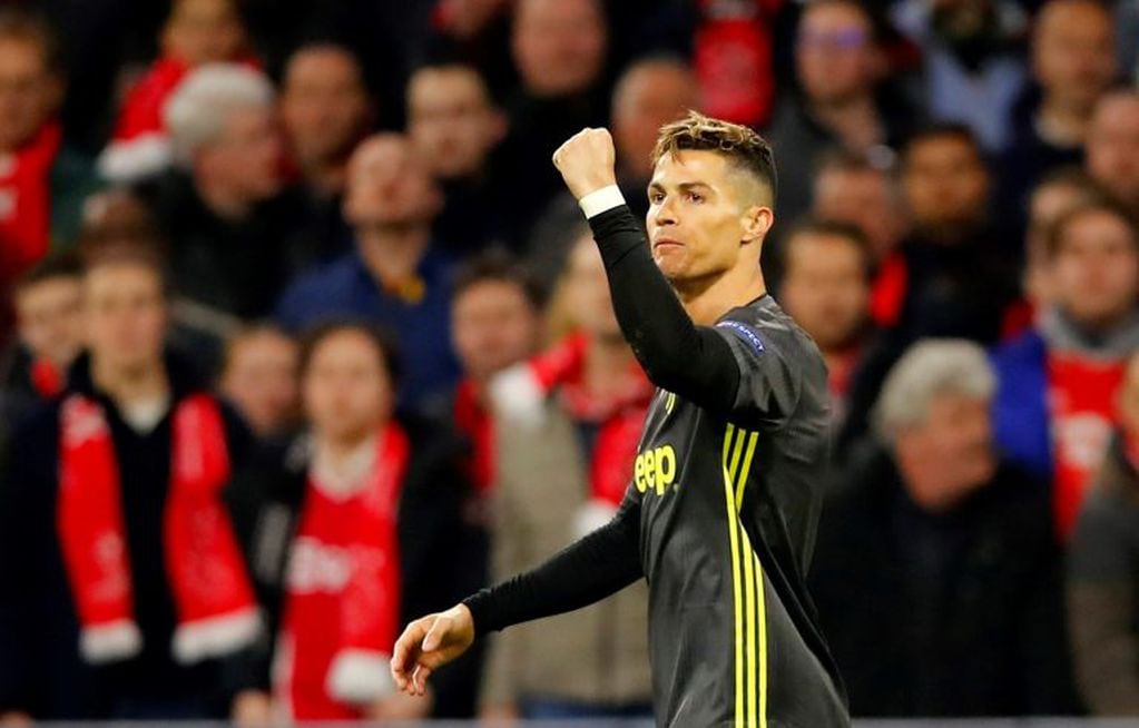 Cristiano Ronaldo festeja su gol ante el Ajax (REUTERS/Wolfgang Rattay)