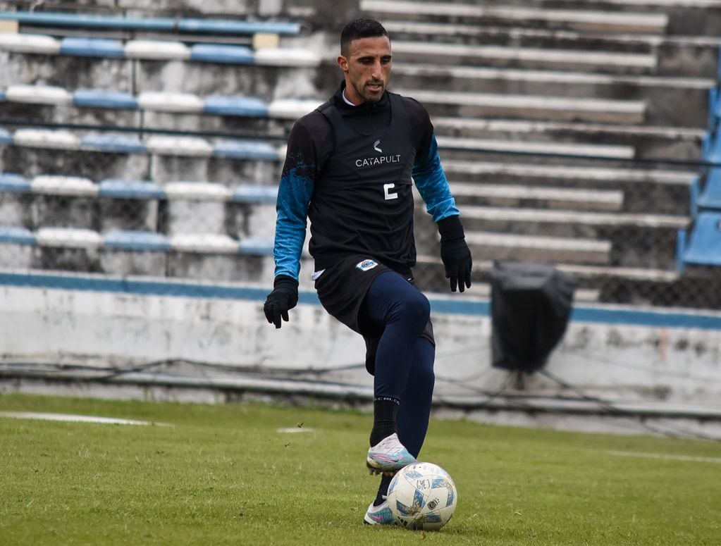 Ya recuperado, Hernán Pellerano podría sumar minutos este sábado tras superar una lesión que lo alejó de las canchas varios partidos.